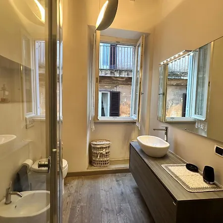 Appartement In By The Pantheon *