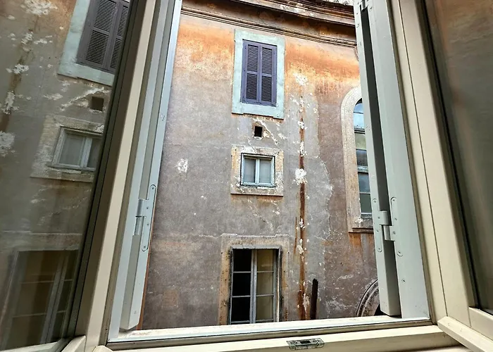 In By The Pantheon Rom