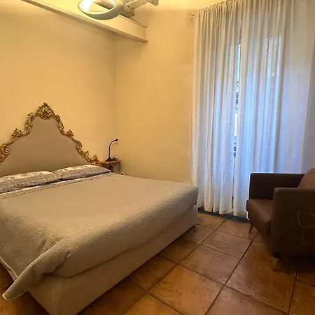 In By The Pantheon Rom