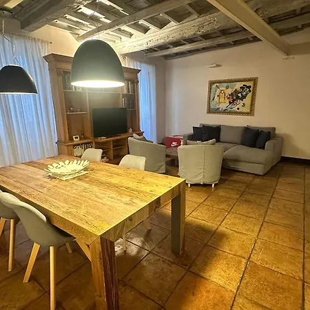 In By The Pantheon Apartment *